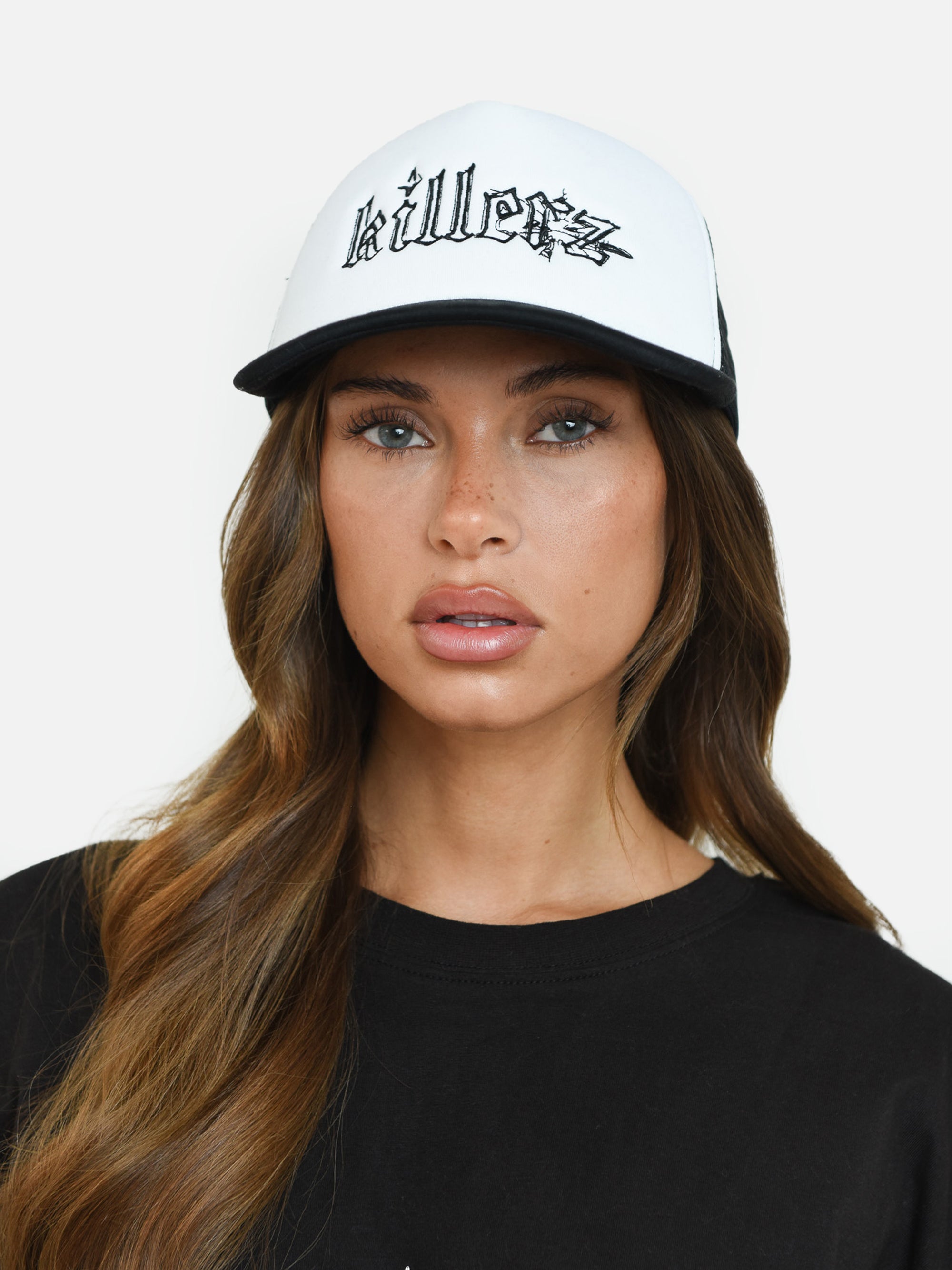 EMBROIDERED TRUCKER HAT